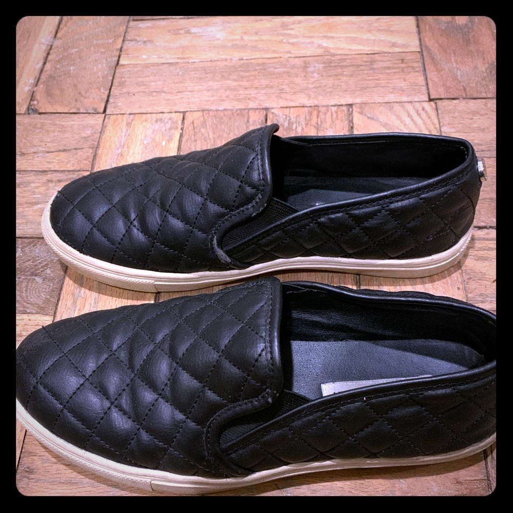 Women’s slip on sneakers casual shoes